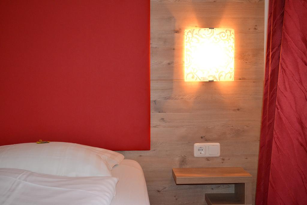 Hotel Minerva Garni Düsseldorf Dış mekan fotoğraf