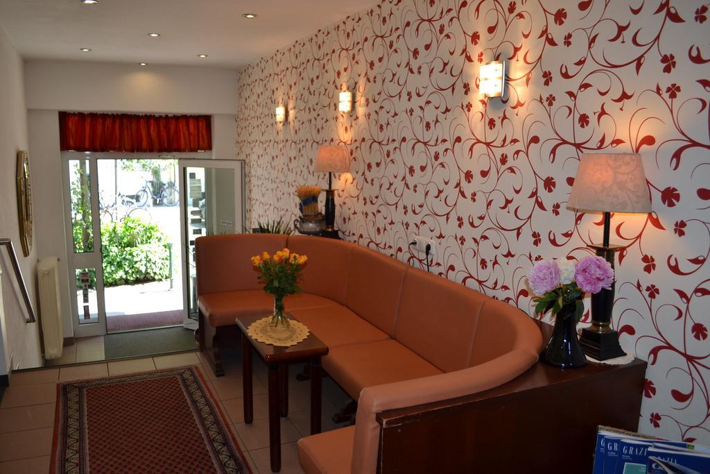 Hotel Minerva Garni Düsseldorf Dış mekan fotoğraf
