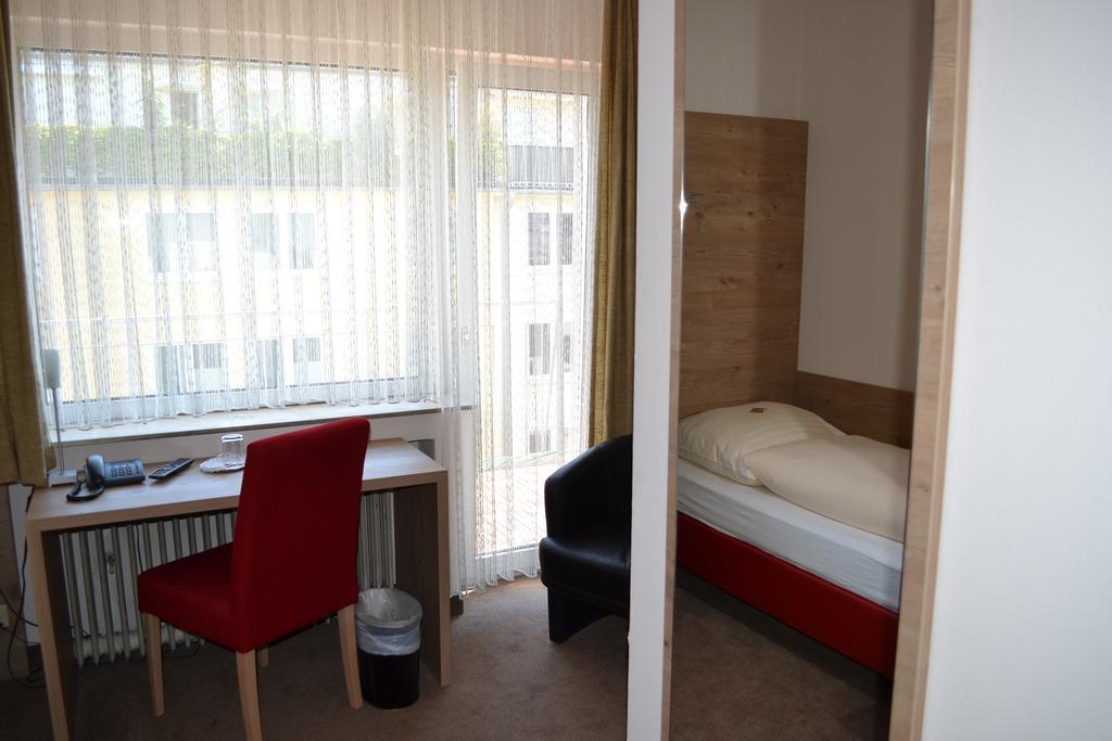 Hotel Minerva Garni Düsseldorf Oda fotoğraf